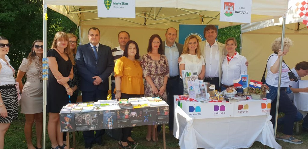 41229856_2069624286433728_6584292659857195008_o