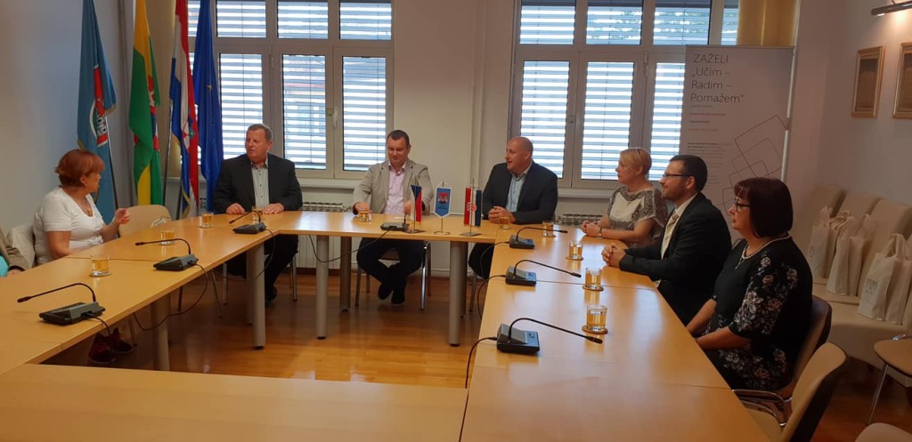 41712986_2077757342287089_4078851074310537216_o