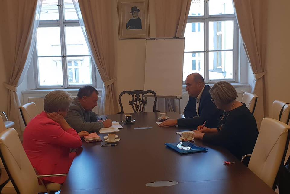 44323437_2119326868130136_6734689297732993024_n