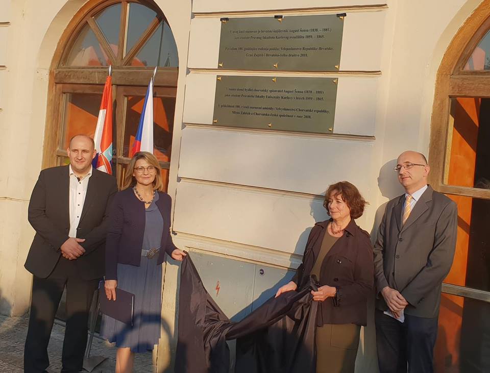 44339373_2119700778092745_1786570798723497984_n