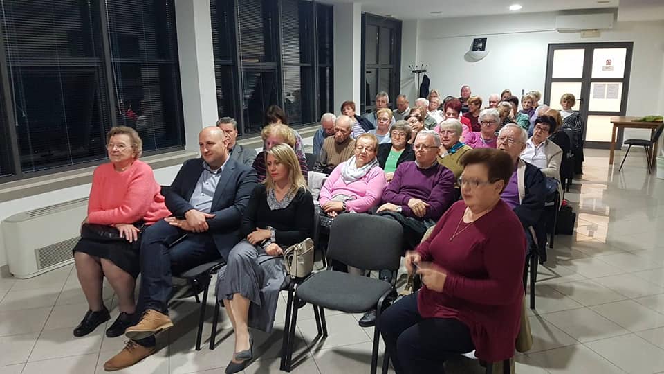 45733597_2154061471323342_1642395244882296832_n