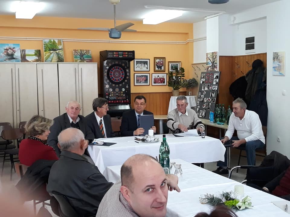 48392158_578638515910594_1315402995042615296_n