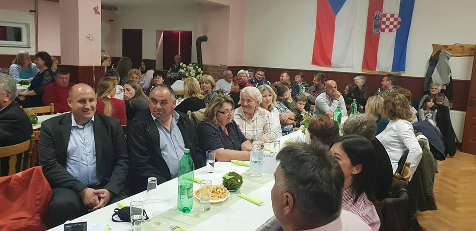 58461121_2402862106443276_702997635669164032_n