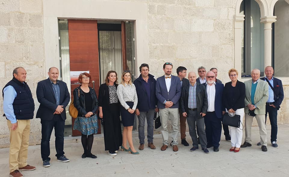 58462855_2398157403580413_4490257642177953792_n