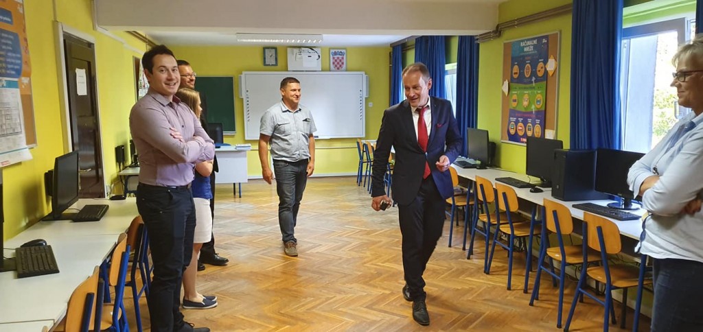 71086639_2677293609000123_2250679965387325440_o