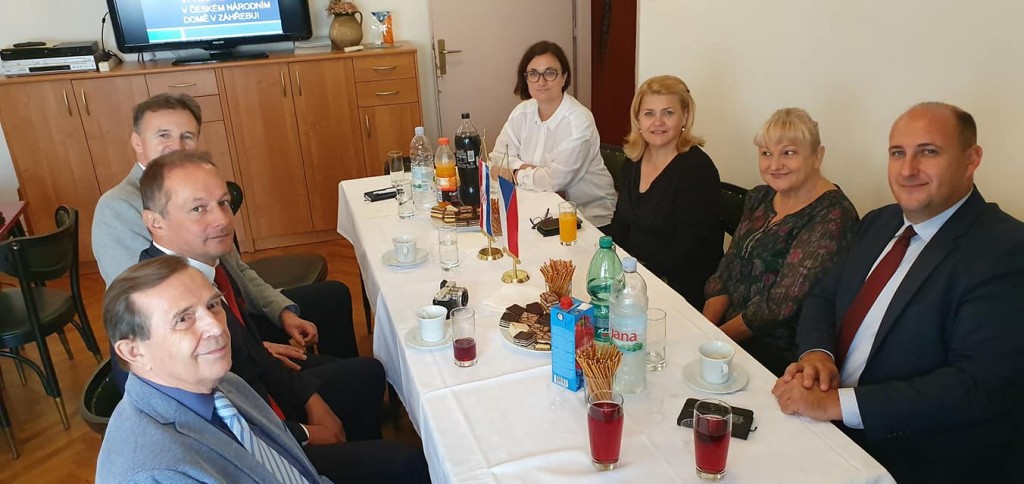 71487393_2671200332942784_2086381343008096256_o